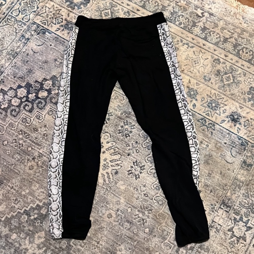 Monrow snakeskin jogger size xs